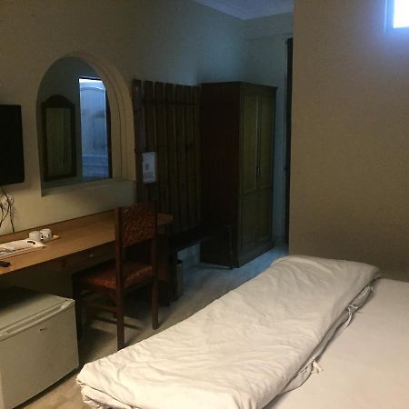 Hotel Atithi เดห์ราดุน ภายนอก รูปภาพ